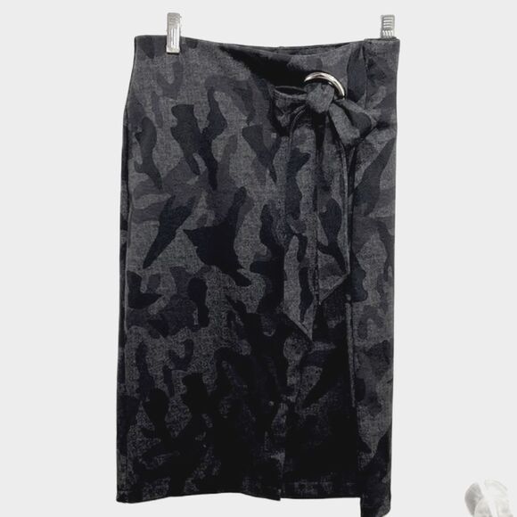Runway Ready Couture | Wrap Pencil Skirt | Black/Dark Gray Camo Pattern | Siz… - Picture 1 of 9